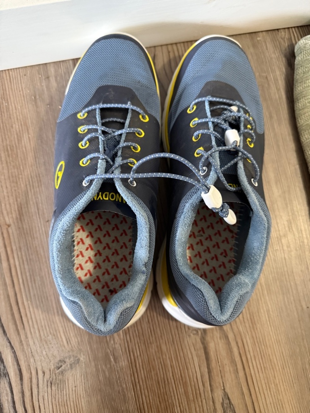 NOBULL Men’s Gray and Yellow Athletic Trainers